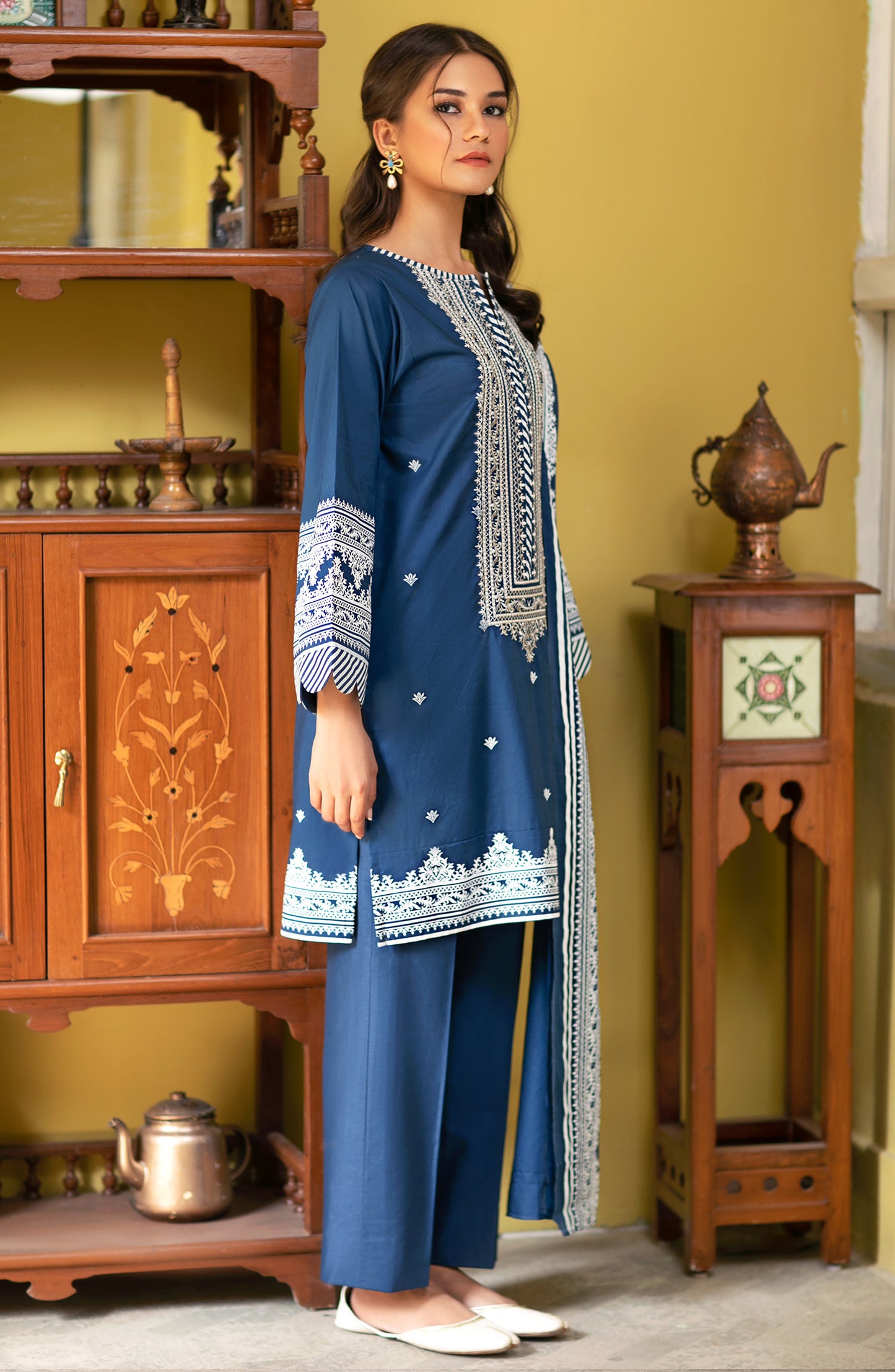 Unstitched 3 Piece Festive Embroidered Winter Suit