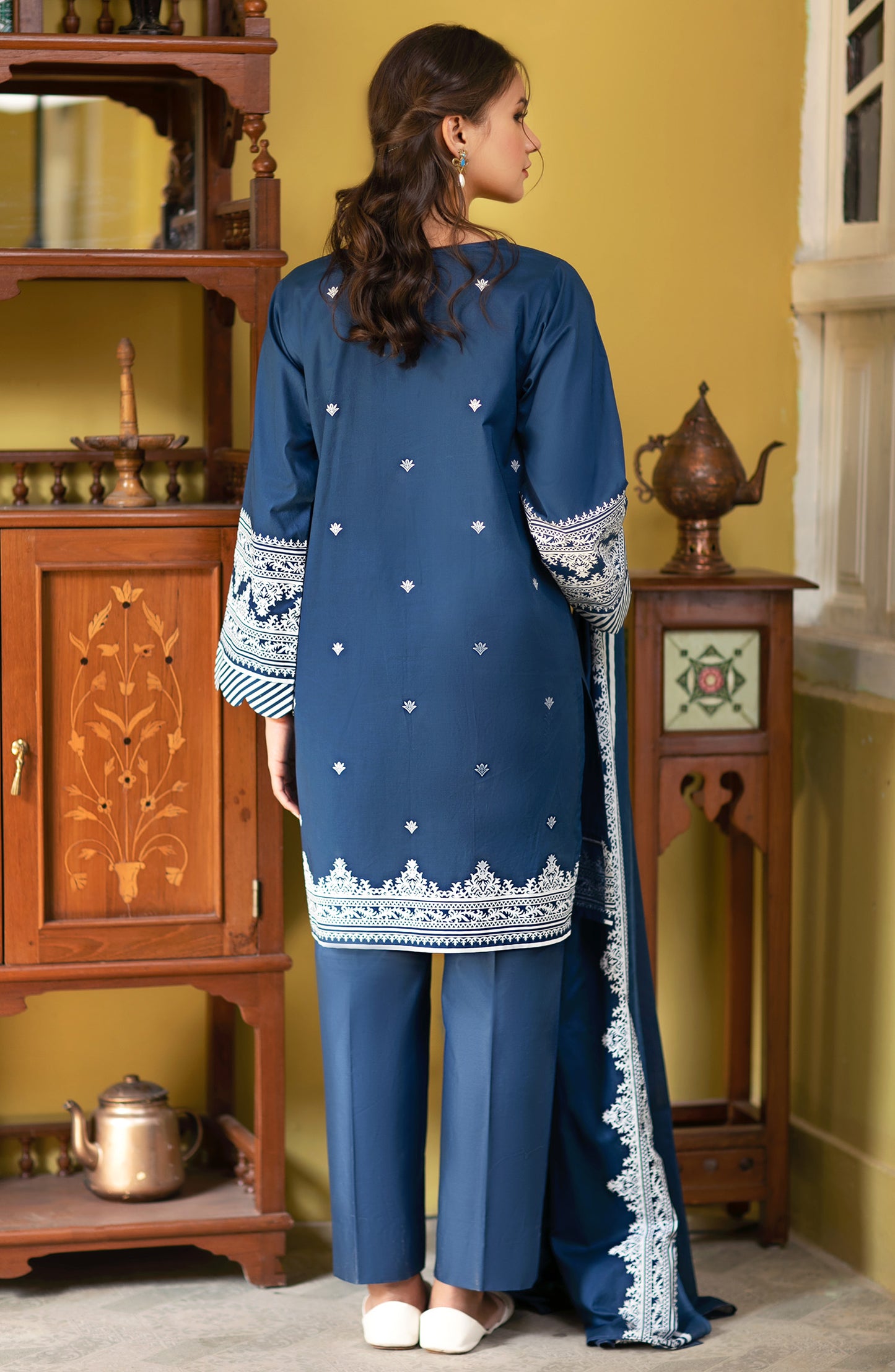 Unstitched 3 Piece Festive Embroidered Winter Suit