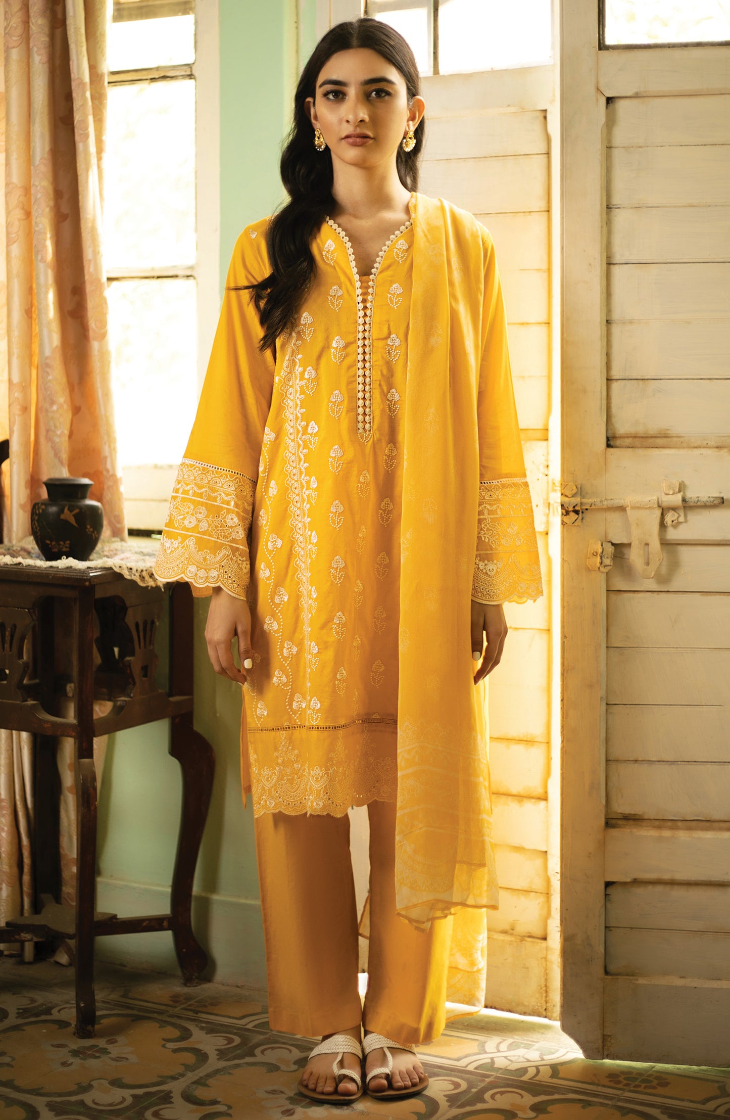 Unstitched 3 Piece Heavy Embroidered Lawn Suit (NRDS-137)