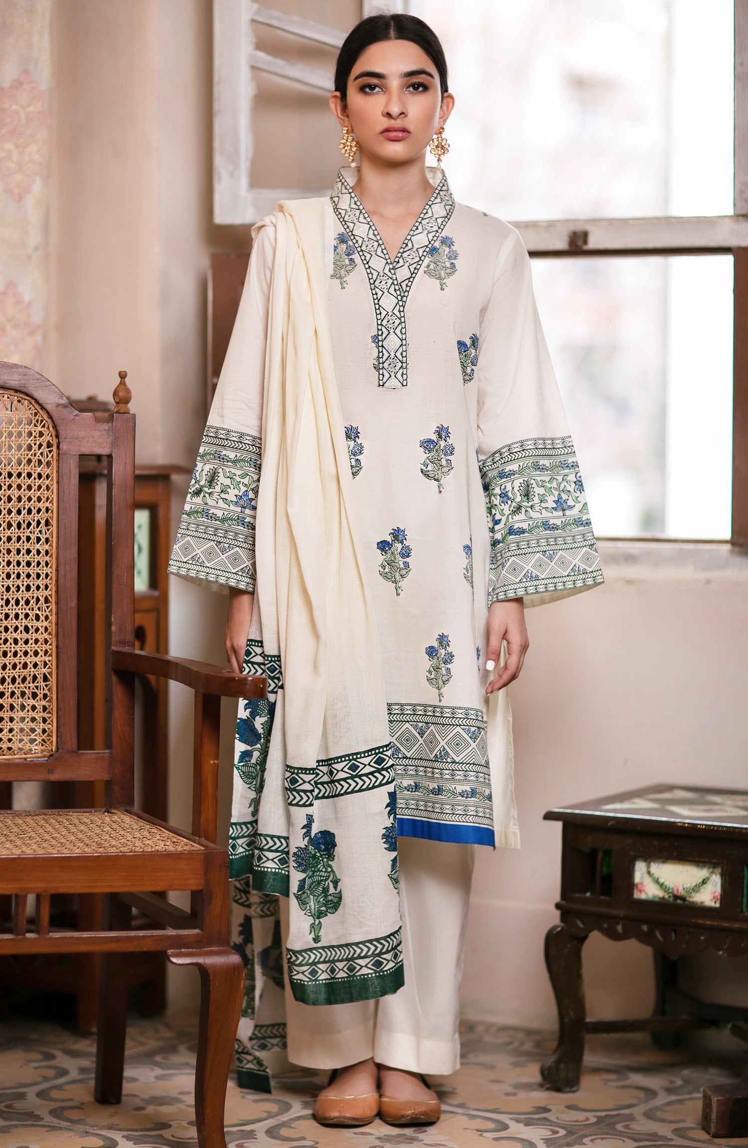 Unstitched 3 Piece Block Printed Embroidered Winter Suit (NRDS-135)