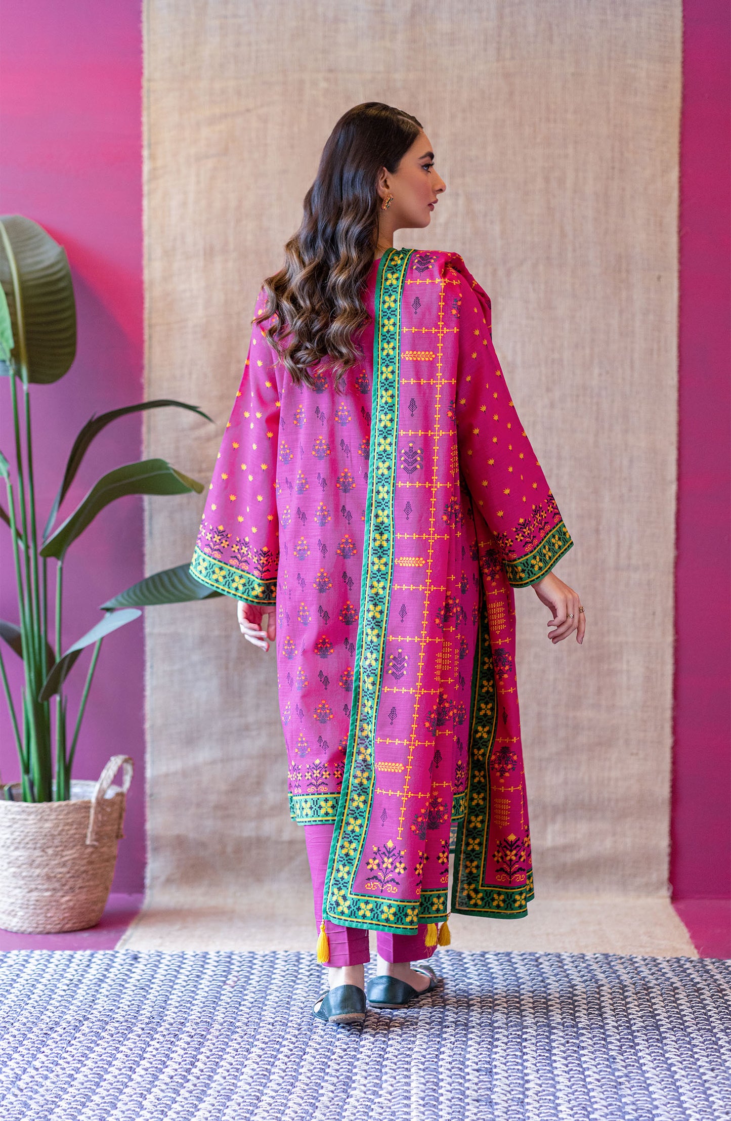 OTL-22-056/U Pink KHADDAR  UNSTITCHED SHIRT DUPATTA PANTS