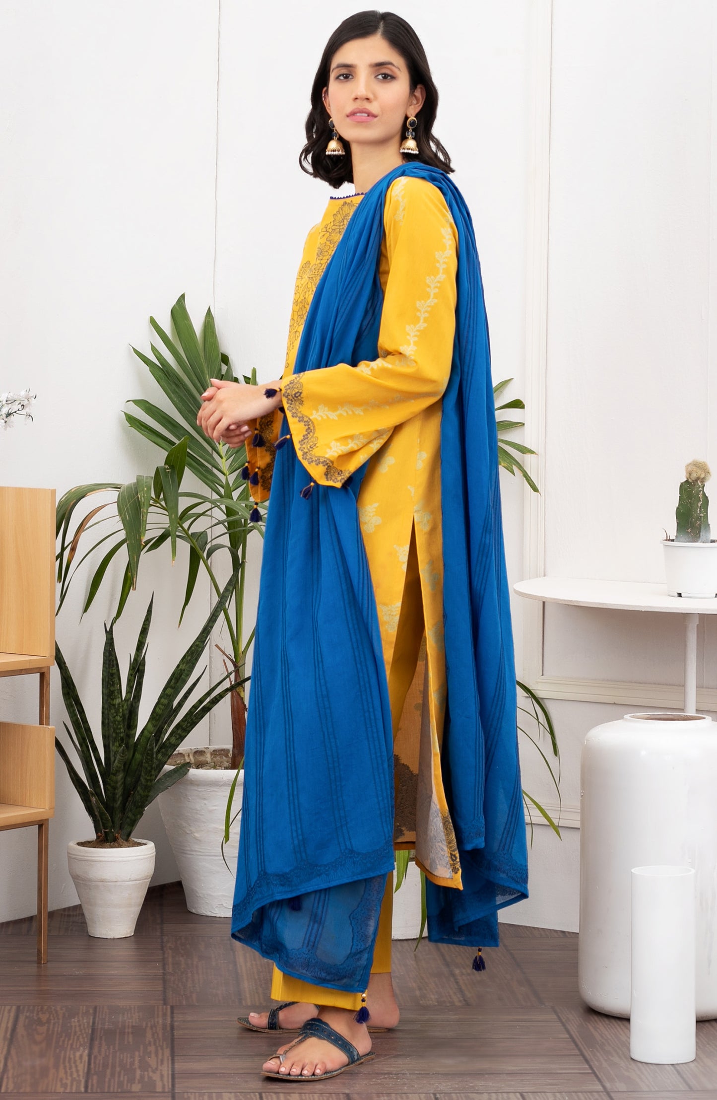 Unstitched 3 Piece Printed Jacquard Suit