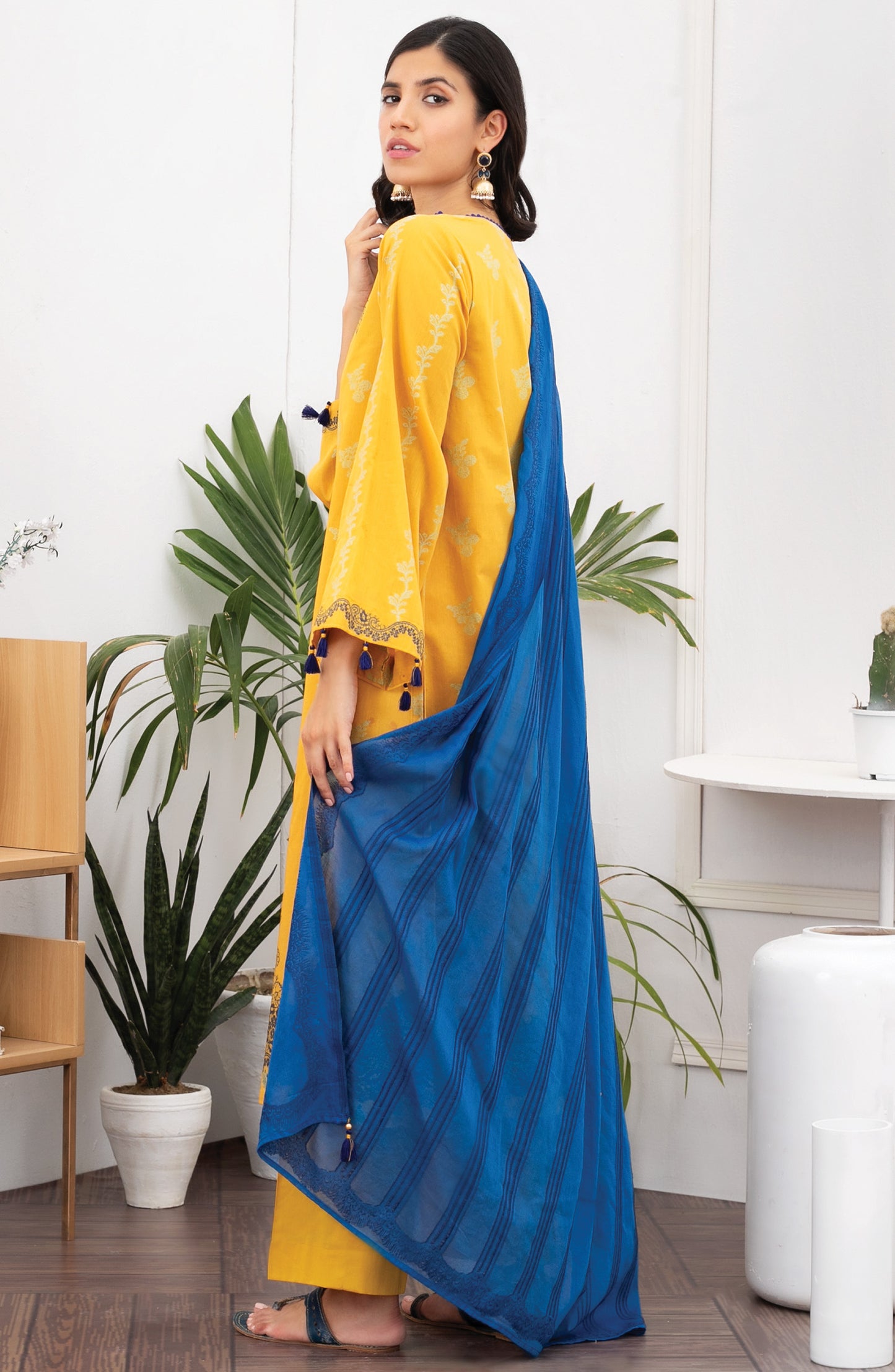 Unstitched 3 Piece Printed Jacquard Suit
