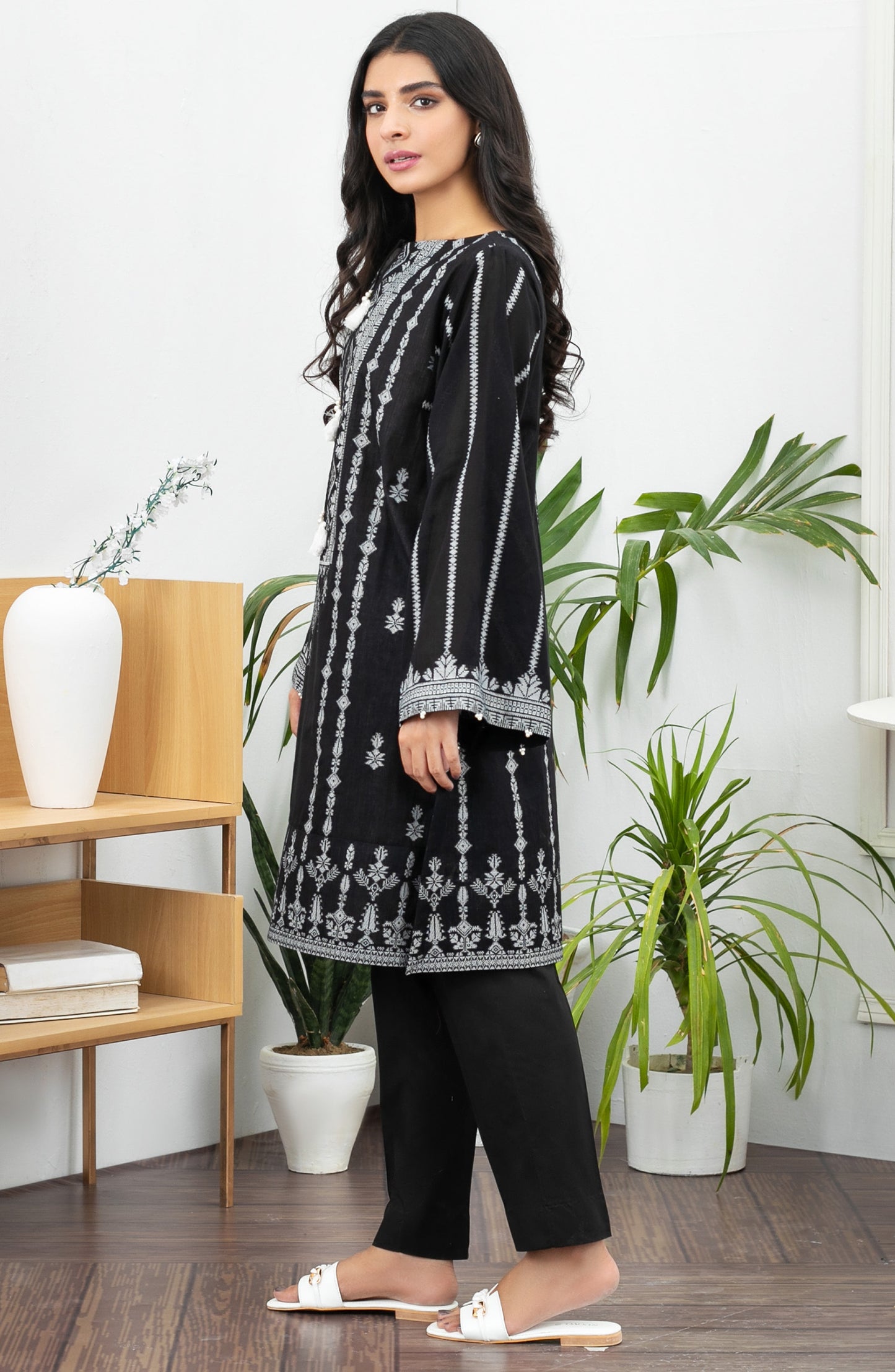 HCS-22-065/U BLACK JACQUARD SCSHIRT UNSTITCHED SHIRT