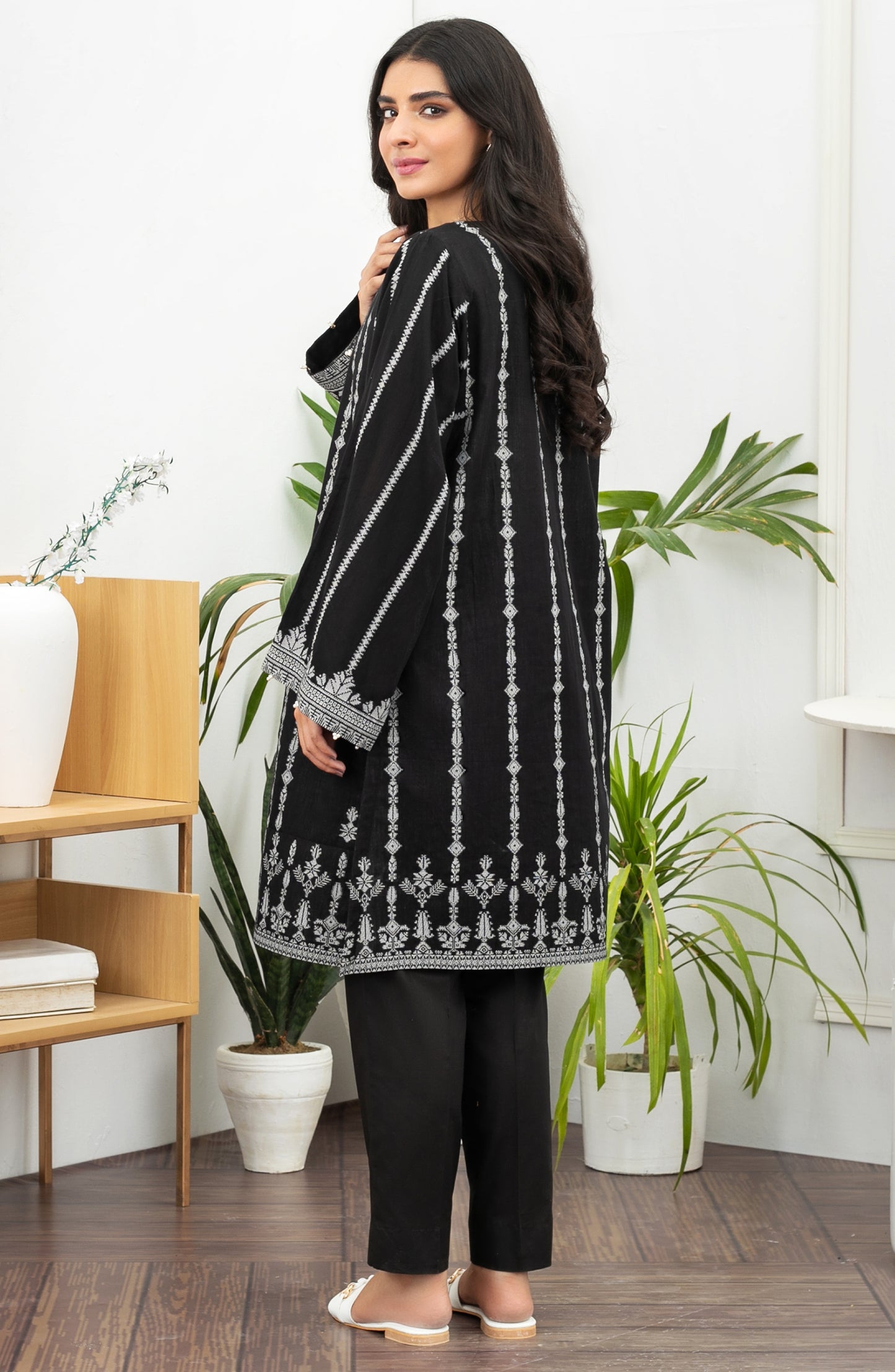 HCS-22-065/U BLACK JACQUARD SCSHIRT UNSTITCHED SHIRT