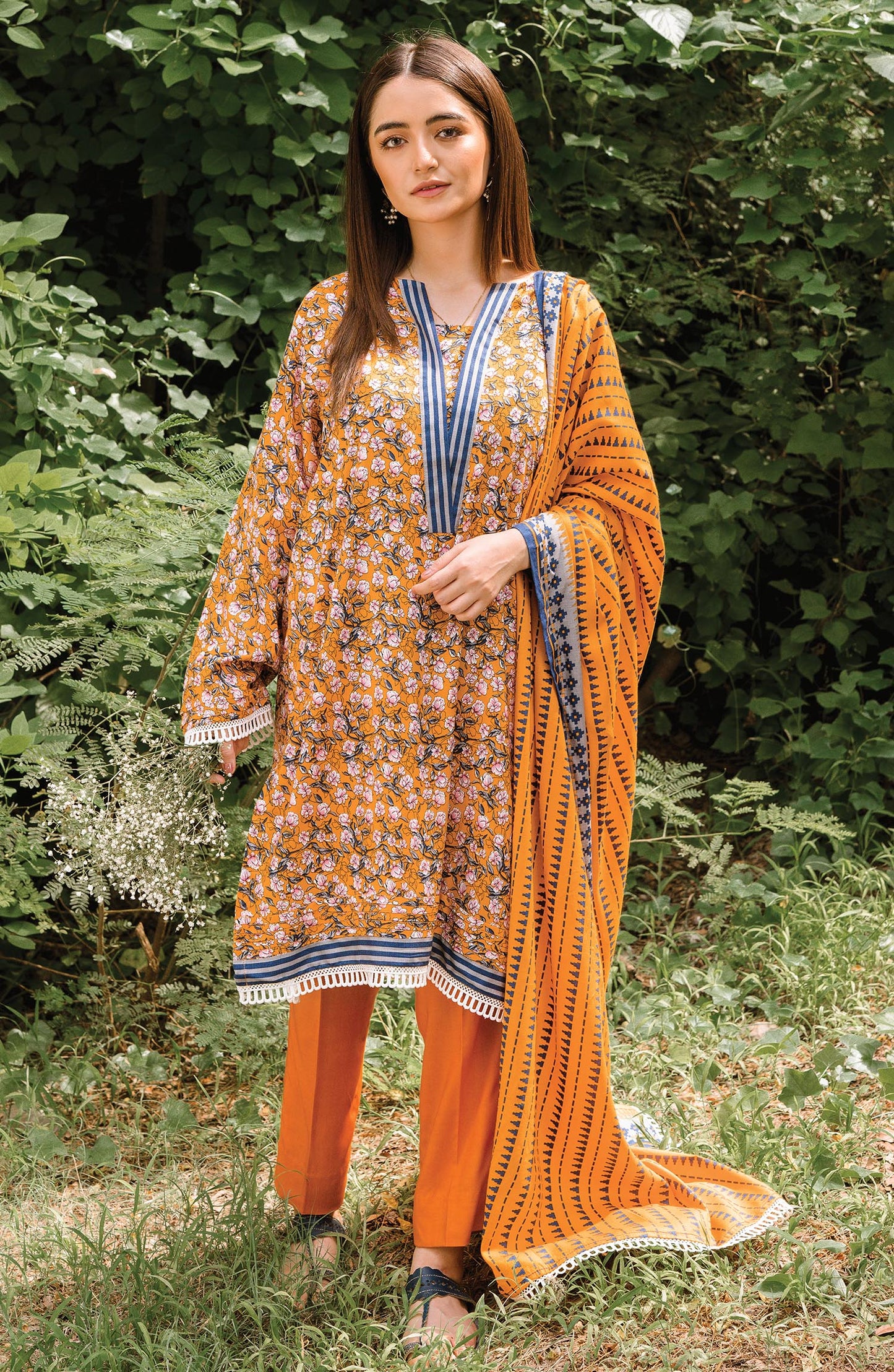 Unstitched 3 Piece Printed Linen Suit