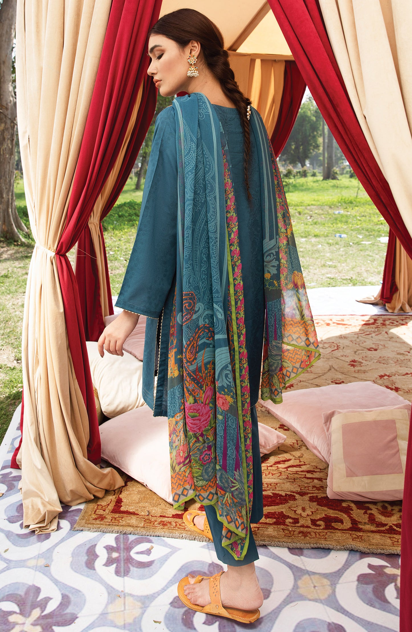 Unstitched 3 Piece Embroidered Jacquard Suit