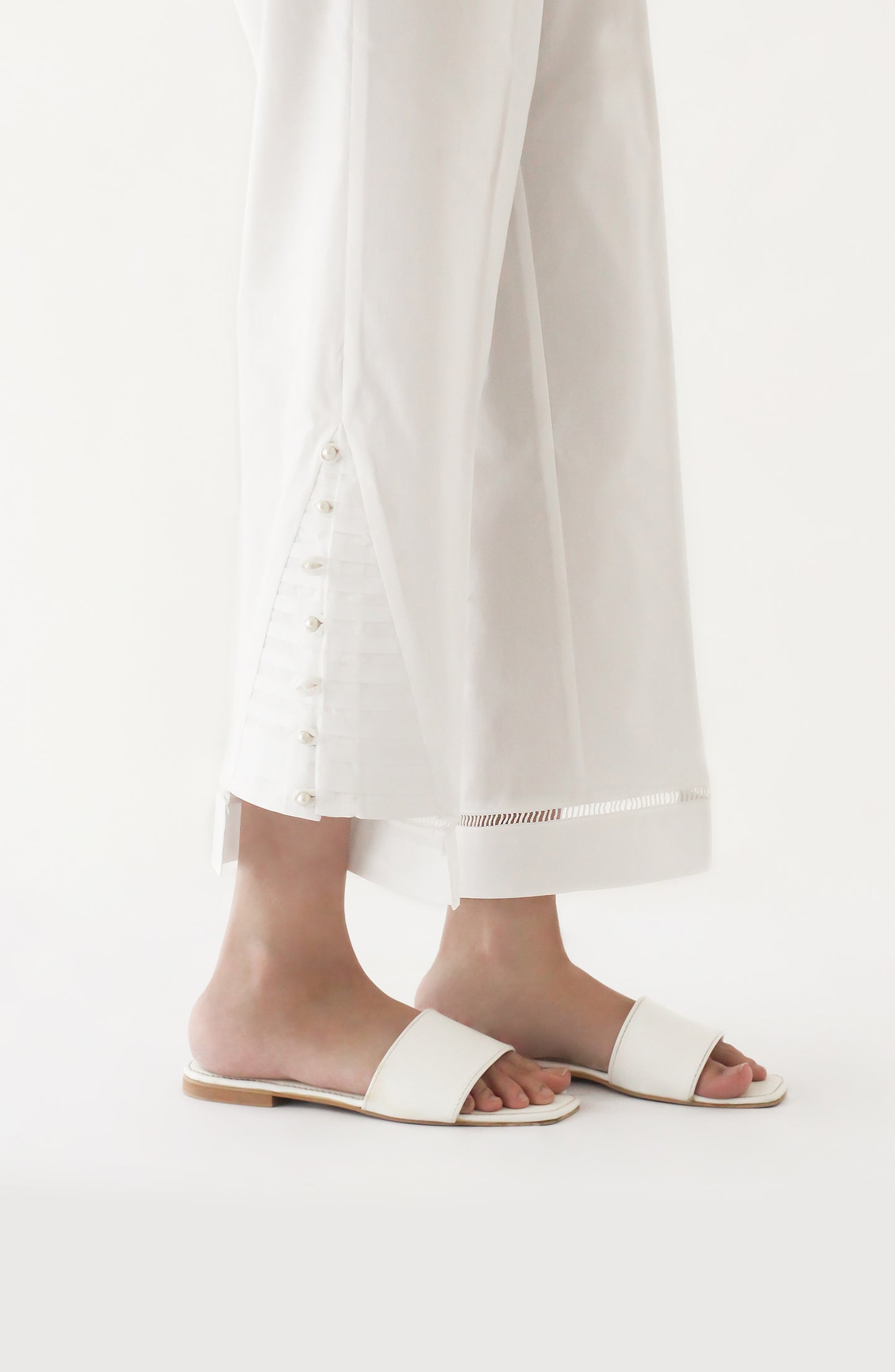 NB-T-P-22-001 WHITE CAMBRIC SCTROUSER STITCHED BOTTOMS TROUSER