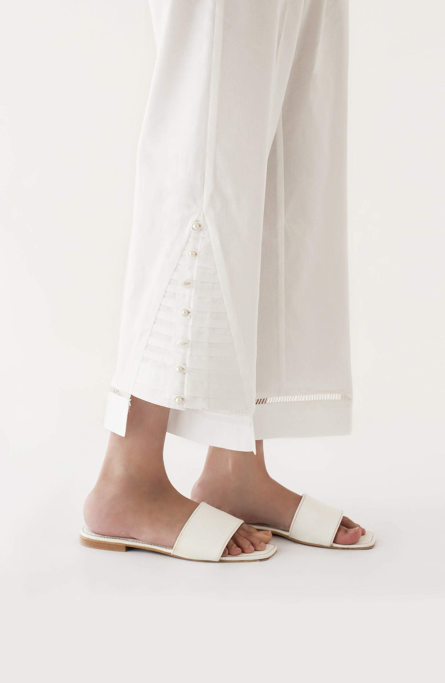 NB-T-P-22-001 WHITE CAMBRIC SCTROUSER STITCHED BOTTOMS TROUSER