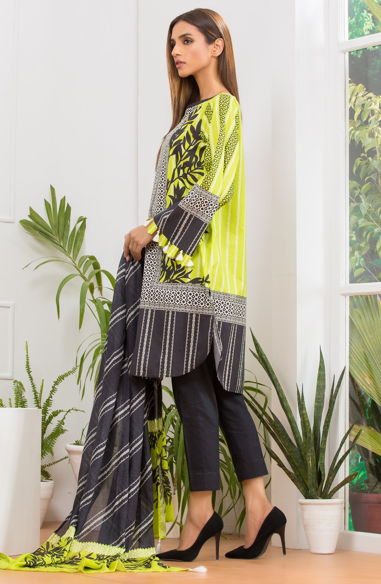 NRDS-22-057/U GREEN CAMBRIC  UNSTITCHED SHIRT DUPATTA