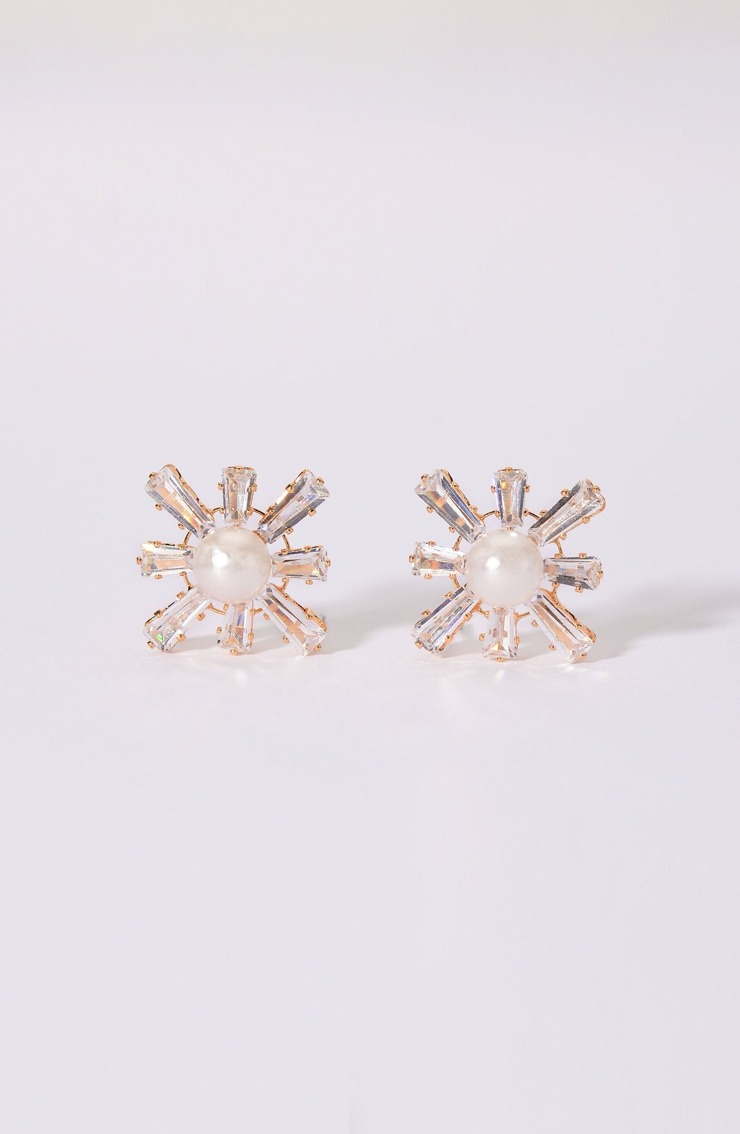 Stud Earring (OTJ-974 GOLD)